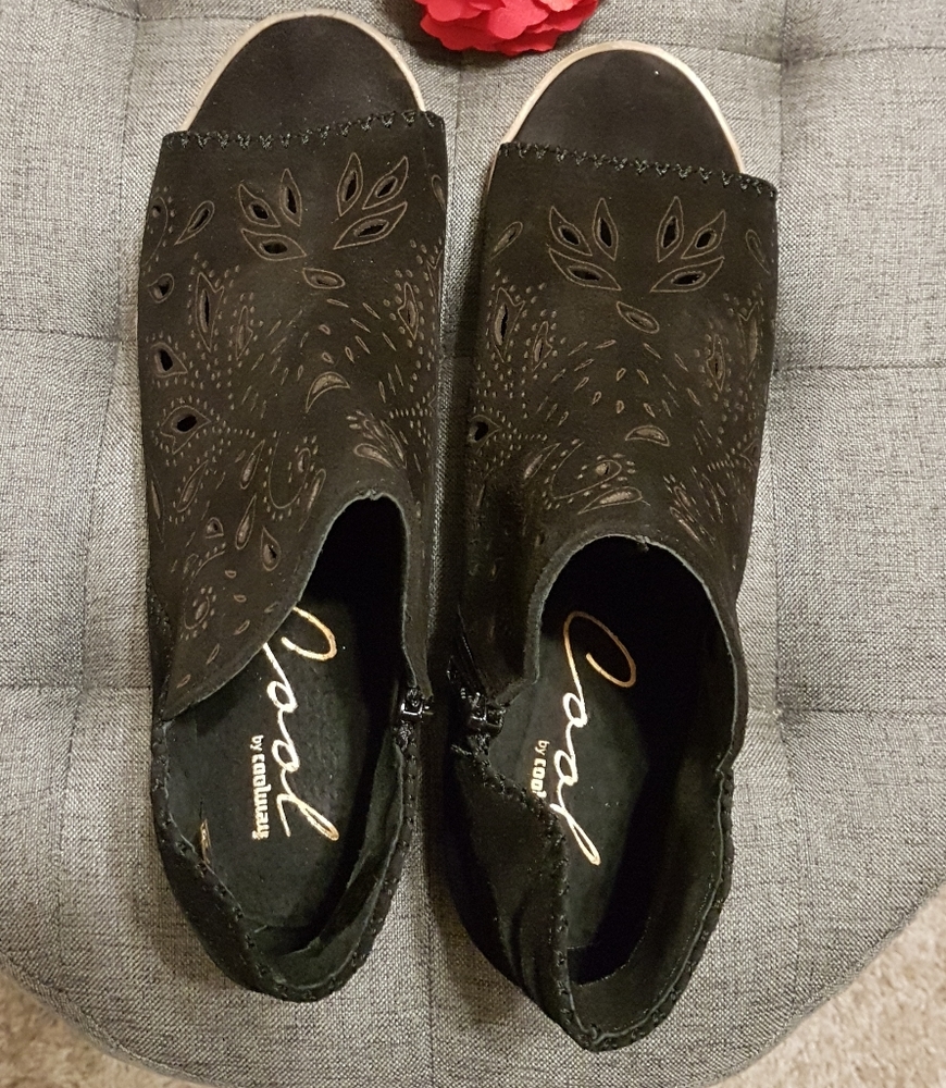 Black peep toe sandal